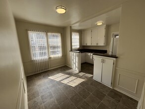 605 Kelton Ave in Los Angeles, CA - Building Photo - Interior Photo
