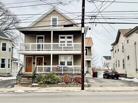 328 Stevens St in Lowell, MA - Building Photo