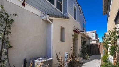 1167 Calle Obsidiana in Chula Vista, CA - Foto de edificio - Building Photo