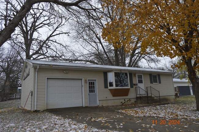 214 Mars Hill Dr in Clear Lake, IA - Building Photo - Building Photo