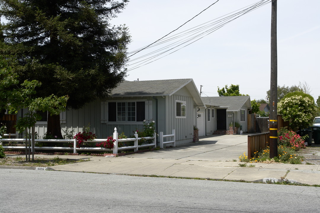 909-911 15th Ave in Redwood City, CA - Building Photo