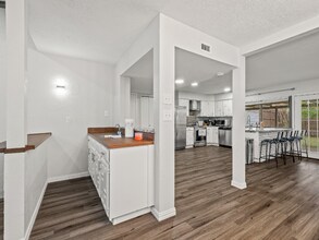 2235 E Peters Colony Rd in Carrollton, TX - Foto de edificio - Building Photo