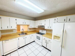 1820 N Lauderdale Ave, Unit 3201 in North Lauderdale, FL - Foto de edificio - Building Photo