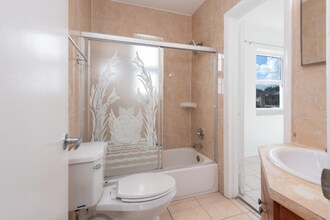 140 Northwest Dr-Unit -145 in Miami, FL - Building Photo - Building Photo