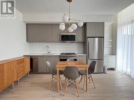 101 Cathedral High St in Markham, ON - Building Photo