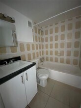 651 NW 177th St-Unit -110 in Miami, FL - Foto de edificio - Building Photo