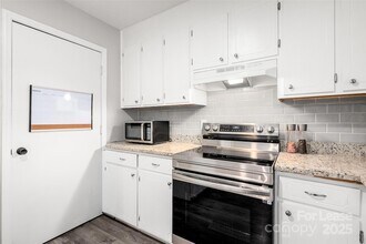 1422 Delane Ave in Charlotte, NC - Foto de edificio - Building Photo