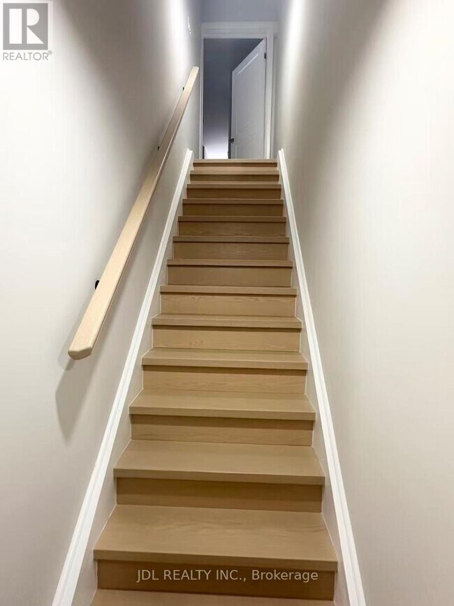 17 Fairway Heights Crescent in Markham, ON - Building Photo - Building Photo