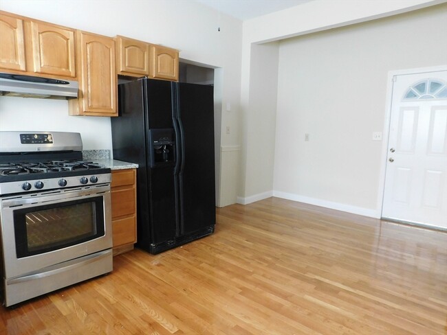 10 King St, Unit 1 in Boston, MA - Foto de edificio - Building Photo