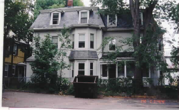 669 Moody St in Waltham, MA - Foto de edificio