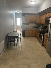 142 Ripley Pl, Unit 2nd Fl Apartment in Elizabeth, NJ - Foto de edificio - Building Photo
