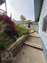 6215 NE Oar Dr in Lincoln City, OR - Building Photo - Building Photo