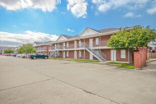 Spurlock North Apartments in Nederland, TX - Building Photo