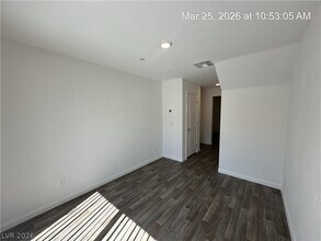 2755 Atomic Tangerine Wy in Las Vegas, NV - Building Photo - Building Photo