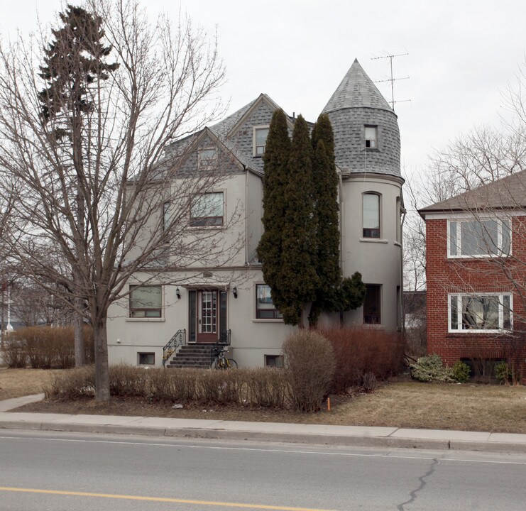 230 Royal York Rd in Toronto, ON - Building Photo