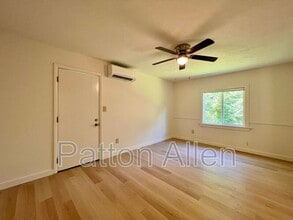 239 Cedar Hill Rd in Asheville, NC - Building Photo - Building Photo