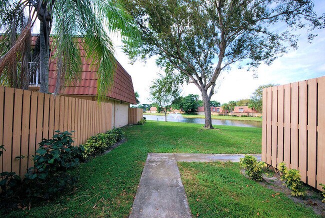 582 Green Springs Pl in West Palm Beach, FL - Building Photo - Building Photo