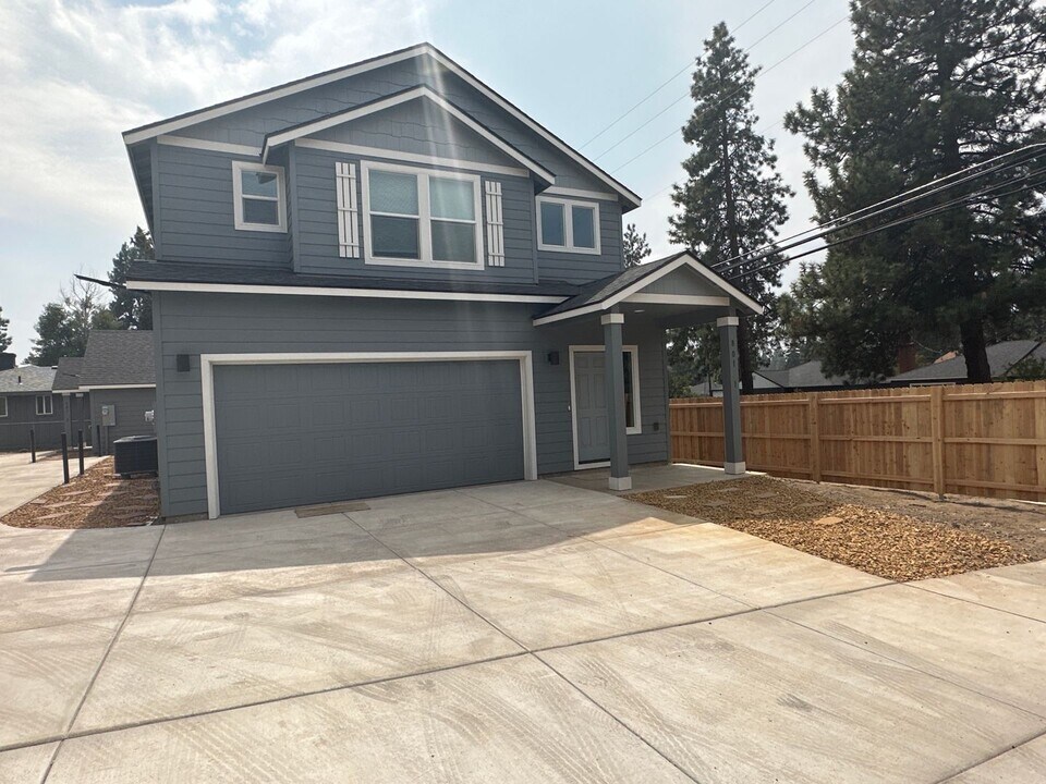 801 NE Lafayette Ave in Bend, OR - Building Photo