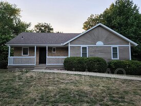 2014 NE Concord St in Lee's Summit, MO - Building Photo