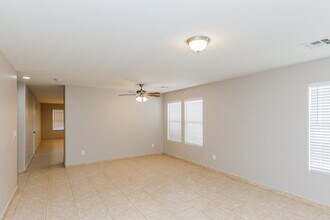 11257 Albergotta Ct in Las Vegas, NV - Building Photo - Building Photo