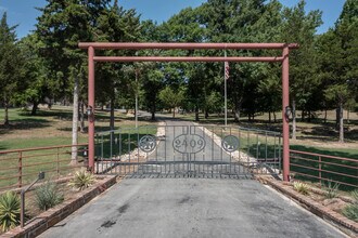 Country View Duplexes in Red Oak, TX - Building Photo - Building Photo