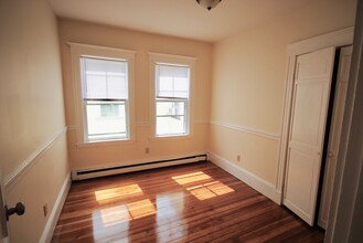 119 Lexington St, Unit 3R in Boston, MA - Building Photo - Building Photo