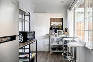 251 C St in Redwood City, CA - Building Photo