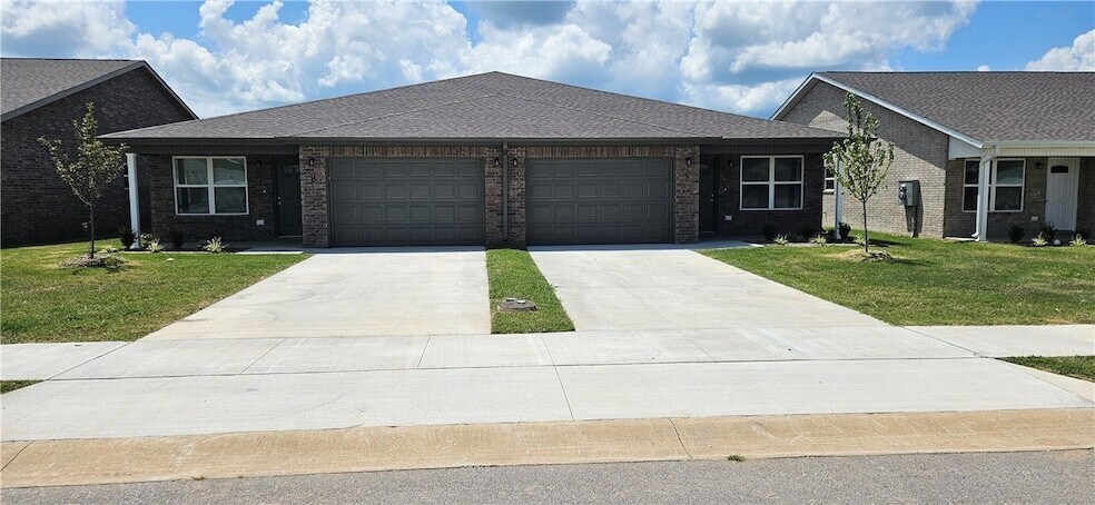 517 NW 68th Ave in Bentonville, AR - Building Photo