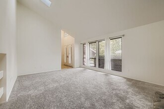 8129 NE 131st St in Kirkland, WA - Building Photo - Building Photo