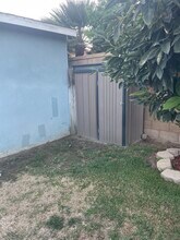 2295 Orange Ave in Costa Mesa, CA - Building Photo - Building Photo