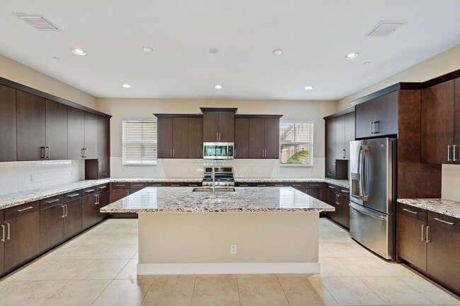 7112 Edison Pl in Palm Beach Gardens, FL - Building Photo - Building Photo