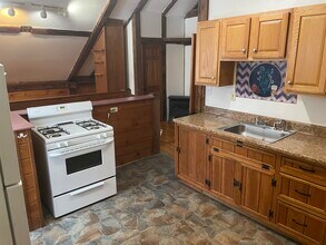 35 Pleasant St, Unit 3 in Holliston, MA - Foto de edificio - Building Photo