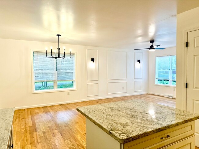 21 Loughberry Rd S in Saratoga Springs, NY - Building Photo - Building Photo