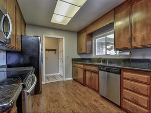 1689 Jeffrey Dr in Yuba City, CA - Building Photo - Building Photo