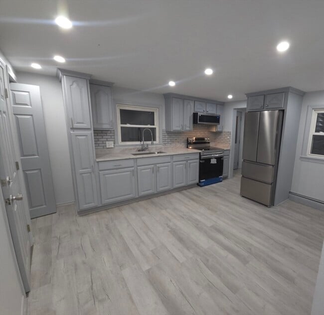 property at 25 Moraine Pl