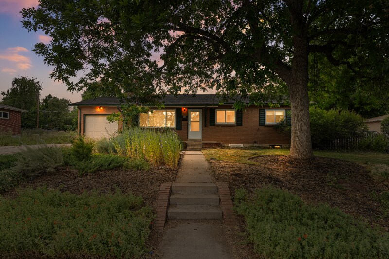 571 S Taft St in Lakewood, CO - Foto de edificio