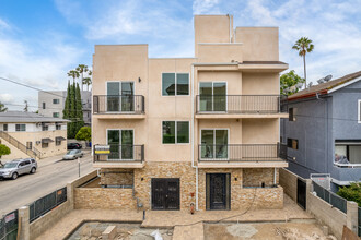 11302 W Morrison St in North Hollywood, CA - Building Photo - Building Photo