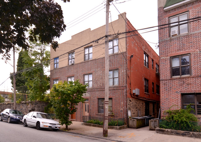 Ridge Avenue in Yonkers, NY - Foto de edificio - Building Photo