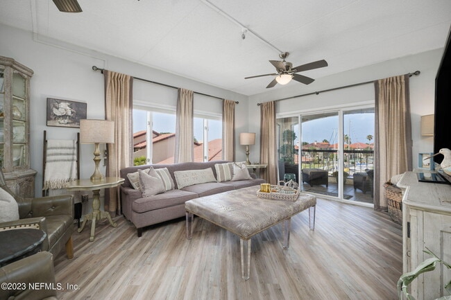 property at 3114 Harbor Dr