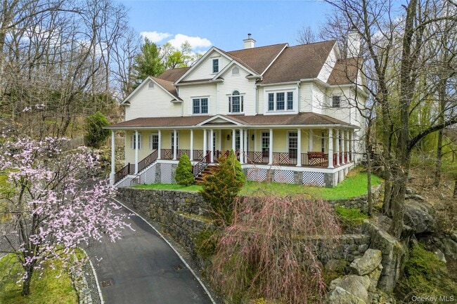 property at 5 Country Ln