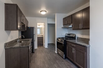 Kensington Place Townhomes in Roseville, MI - Foto de edificio - Interior Photo