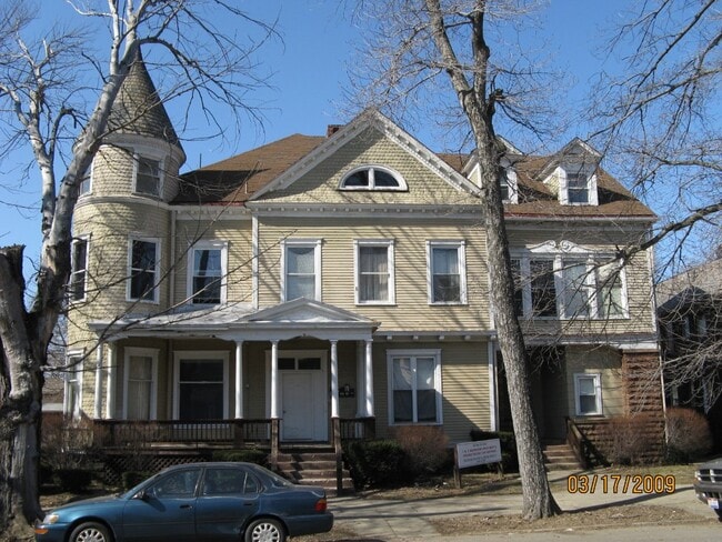 property at 324 W 9th St