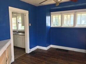 303 W College St in Carbondale, IL - Building Photo - Building Photo