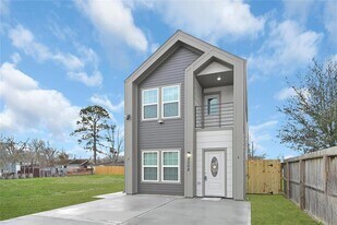 8008 Birmingham St in Houston, TX - Building Photo