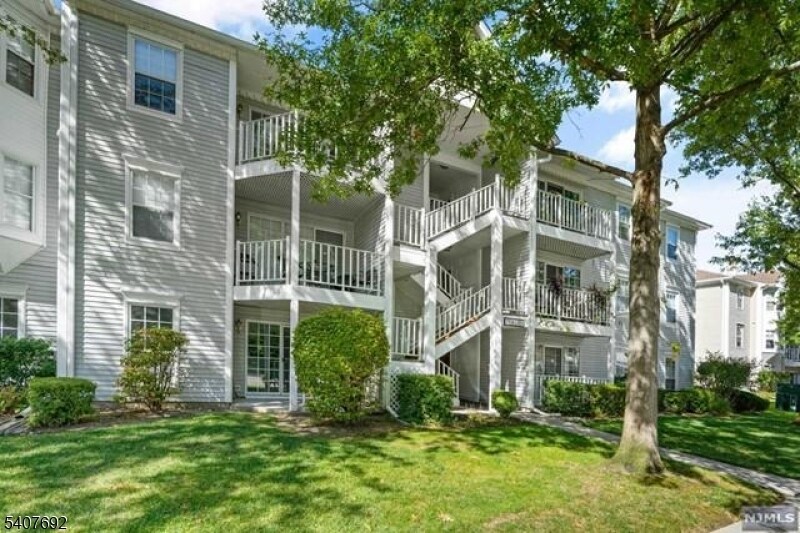 181 Linden St in Mahwah, NJ - Building Photo