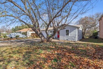 320 NE 31st St in Grand Prairie, TX - Building Photo - Building Photo