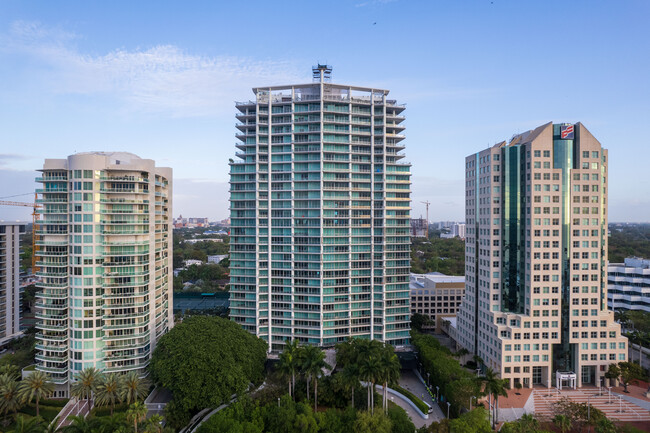 Grovenor House in Miami, FL - Foto de edificio - Building Photo