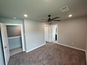 503 W McFarland St in Bells, TX - Building Photo - Building Photo