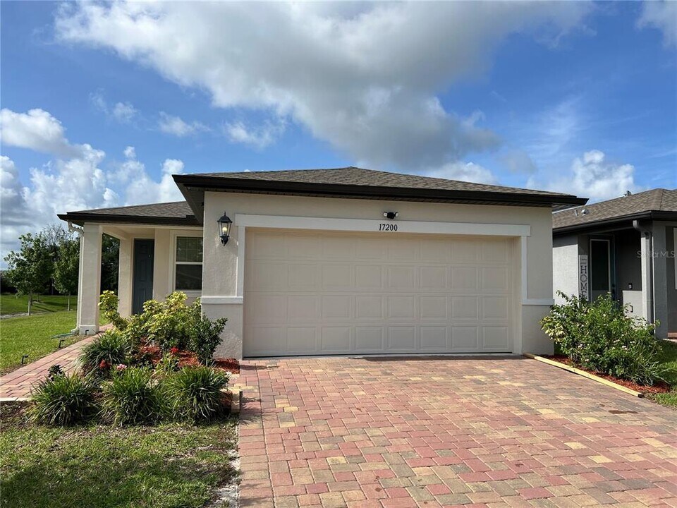 17200 Cagan Crossings Blvd in Clermont, FL - Building Photo