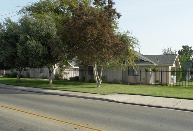 Willow Court in Fresno, CA - Foto de edificio - Building Photo